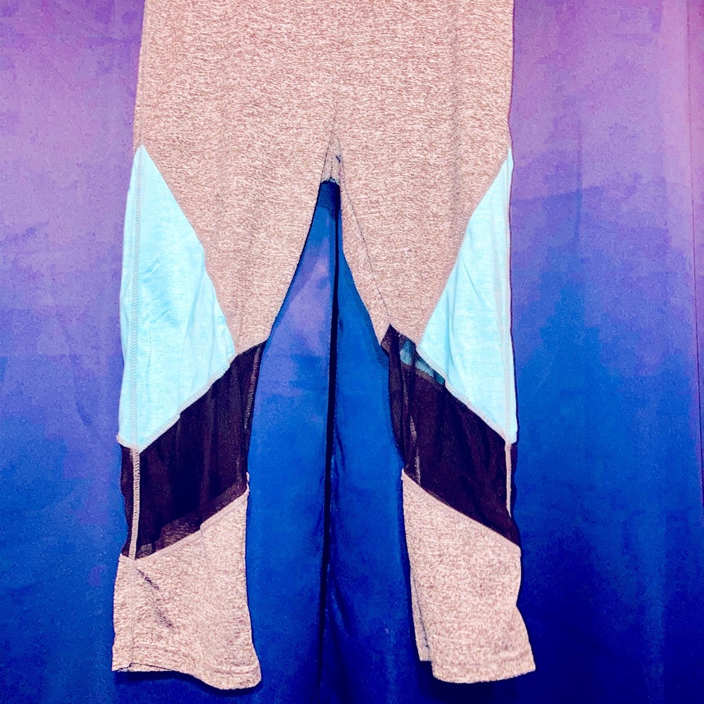 Fitted workout Capri style leggings